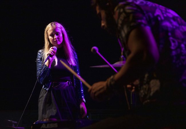 KUVE LIVE THE ROOF 34