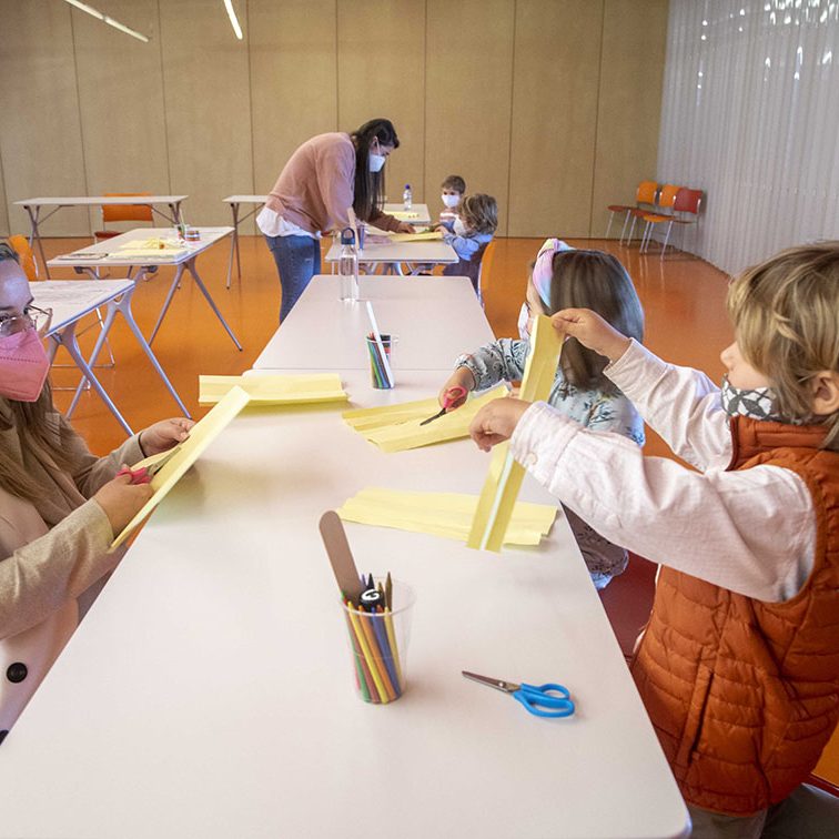 TALLER INFANTIL CONOCE TU SEMANA SANTA 'LA PALMA'