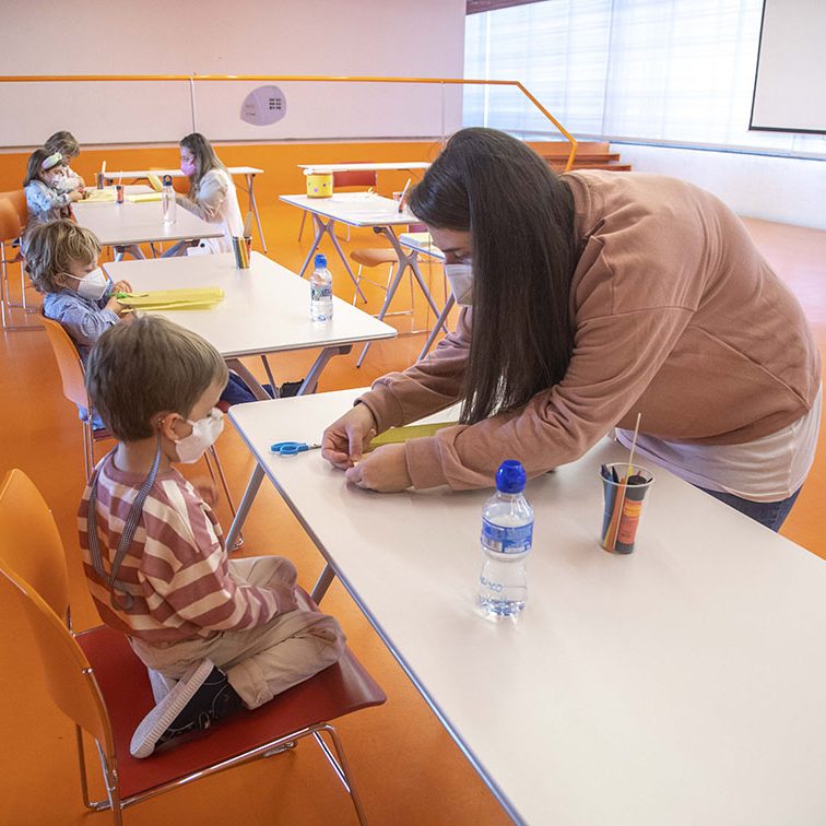 TALLER INFANTIL CONOCE TU SEMANA SANTA 'LA PALMA'