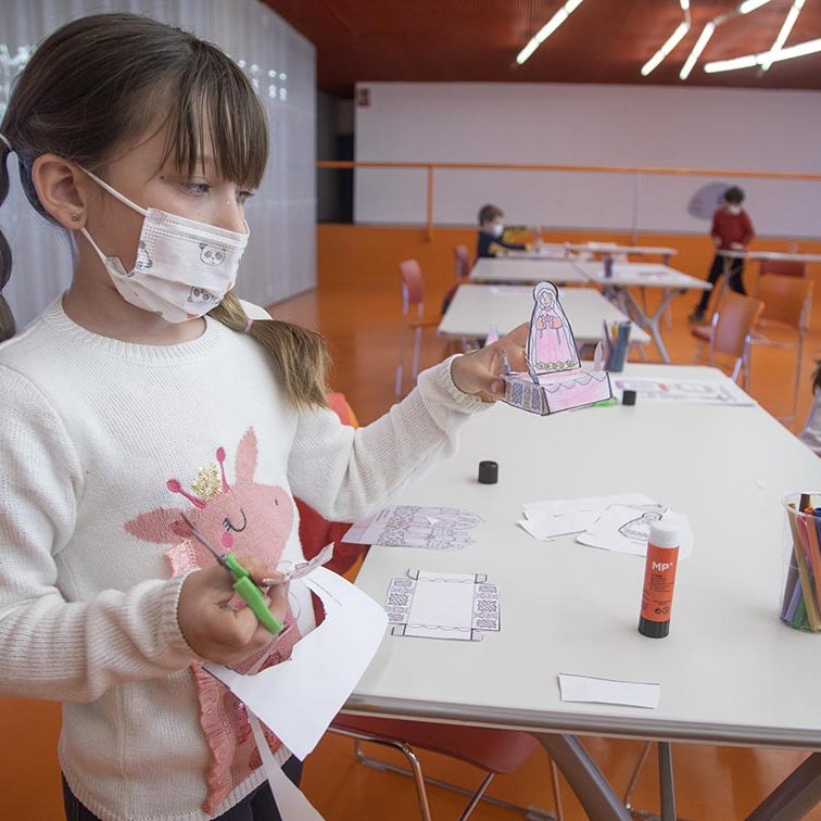 TALLER INFANTIL CONOCE TU SEMANA SANTA 'TRONOS'