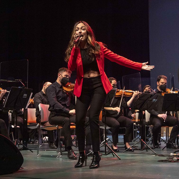 EN FAMILIA MARIA PARRADO Y LA MAGIA DE DISNEY EL BATEL CARTAGENA