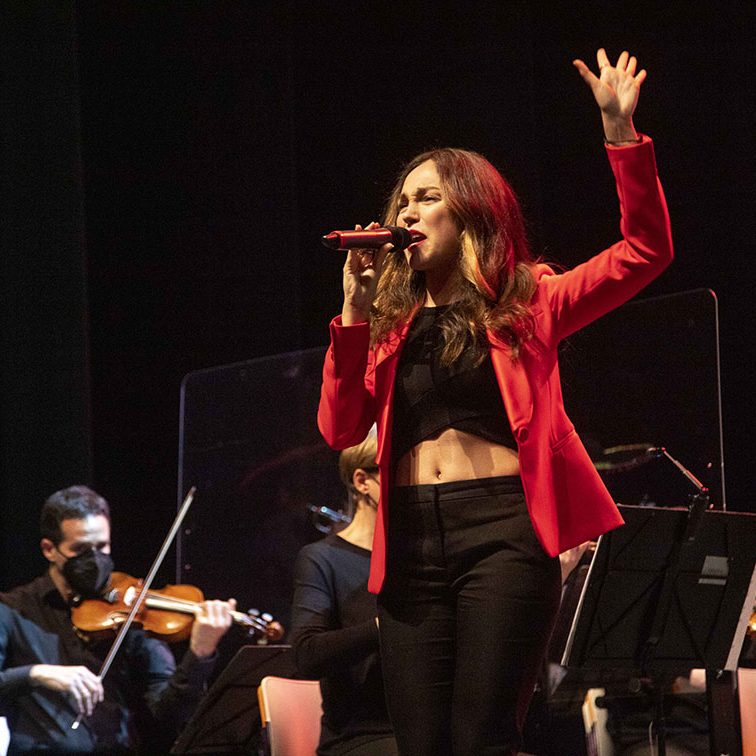 EN FAMILIA MARIA PARRADO Y LA MAGIA DE DISNEY EL BATEL CARTAGENA