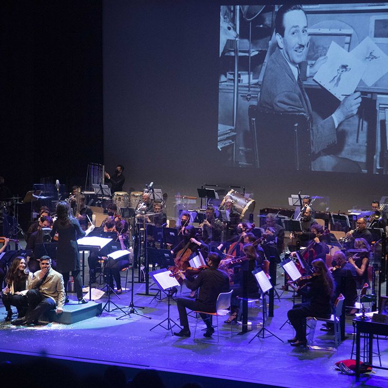 EN FAMILIA MARIA PARRADO Y LA MAGIA DE DISNEY EL BATEL CARTAGENA