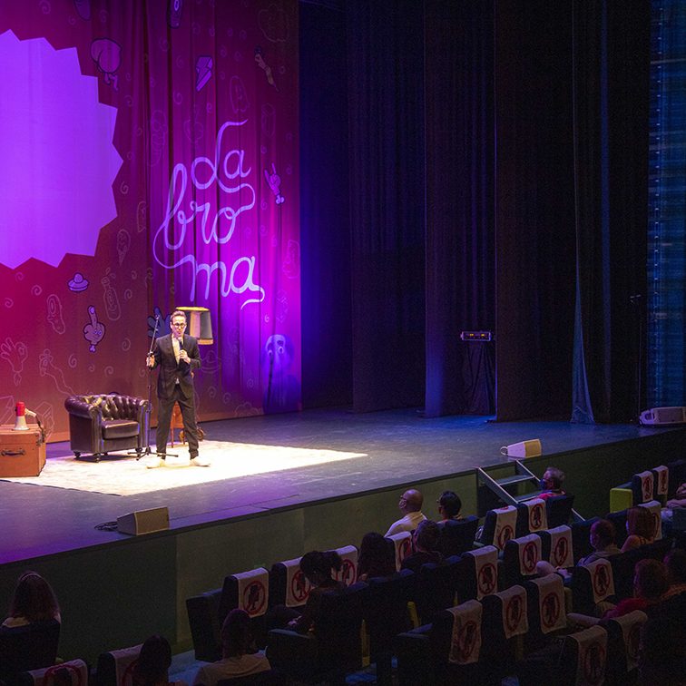 JOAQUIN REYES FESTEJEN LA BROMA EL BATEL CARTAGENA