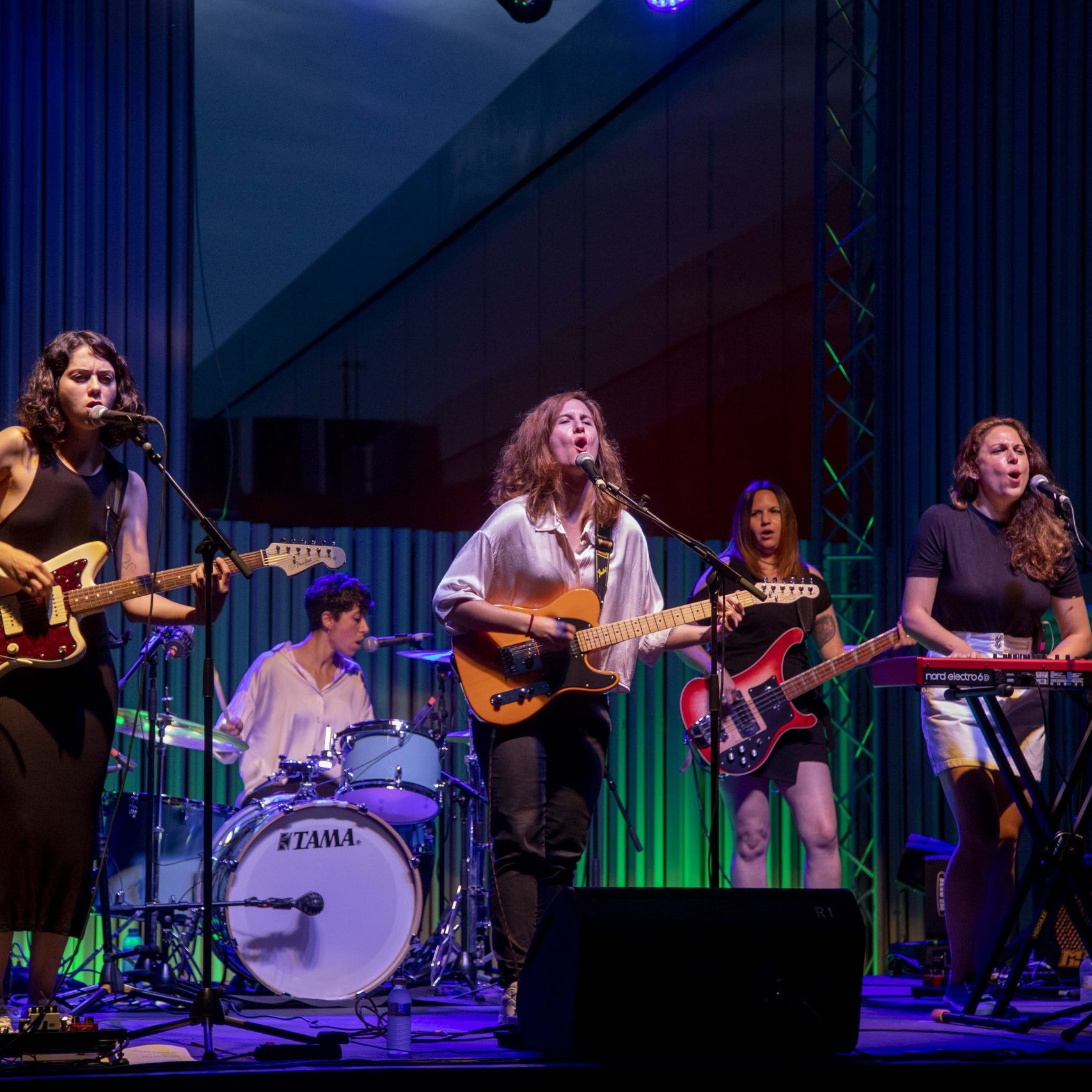 ORGULLOSAS 2021 – TINA X + LAS WONDER EL BATEL CARTAGENA