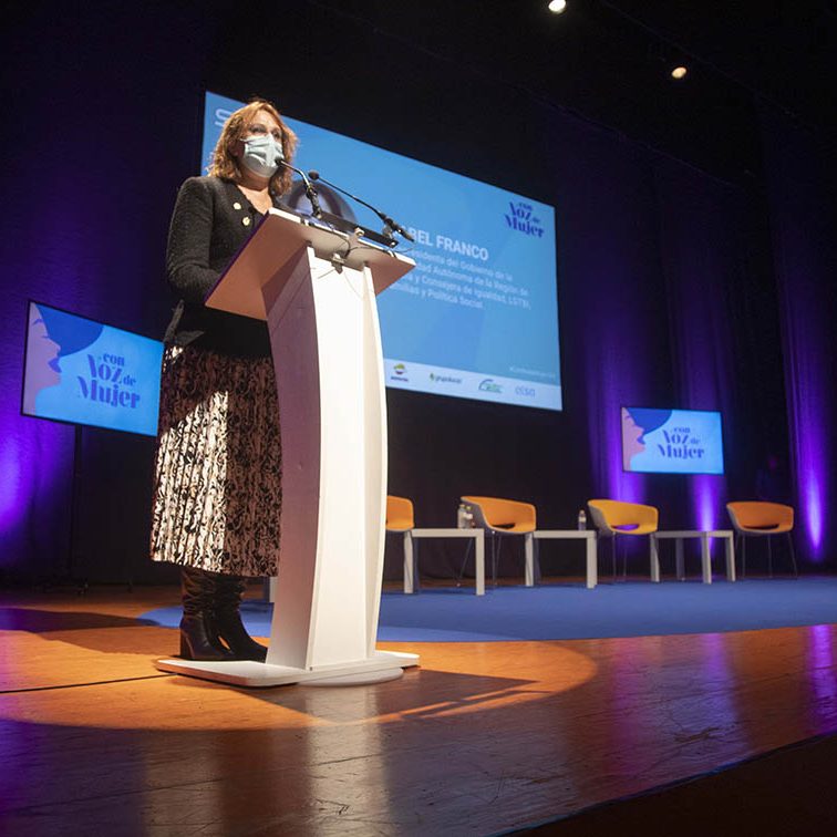 CADENA SER CON VOZ DE MUJER