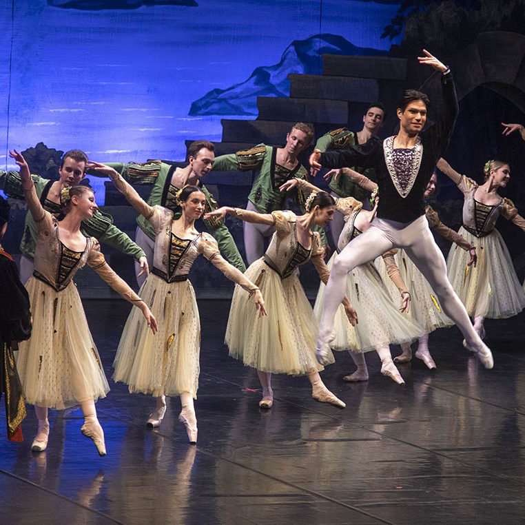 EL LAGO DE LOS CISNES por BALLET NACIONAL RUSO EL BATEL CARTAGENA
