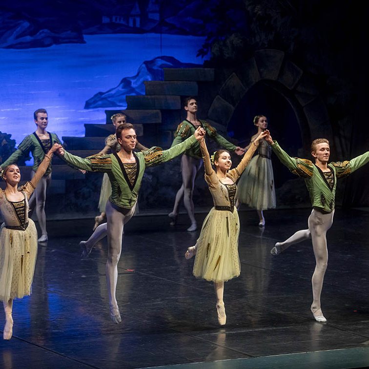 EL LAGO DE LOS CISNES por BALLET NACIONAL RUSO EL BATEL CARTAGENA