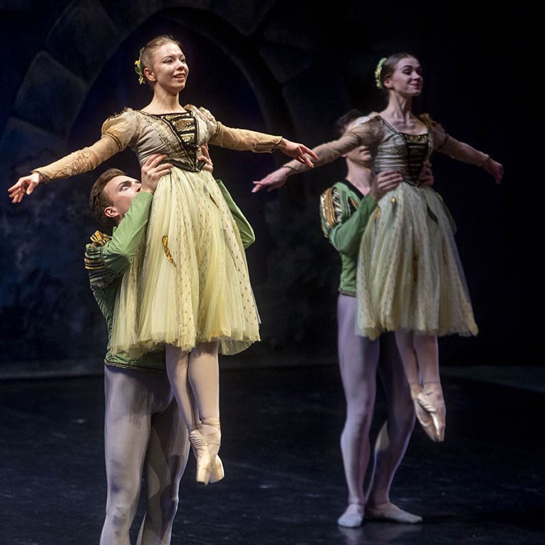 EL LAGO DE LOS CISNES por BALLET NACIONAL RUSO EL BATEL CARTAGENA