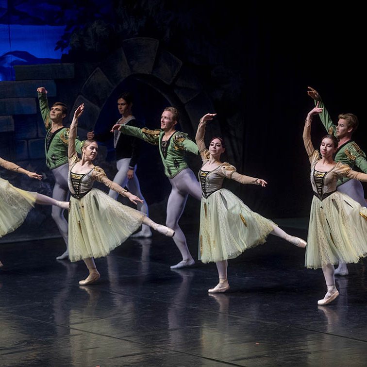 EL LAGO DE LOS CISNES por BALLET NACIONAL RUSO EL BATEL CARTAGENA