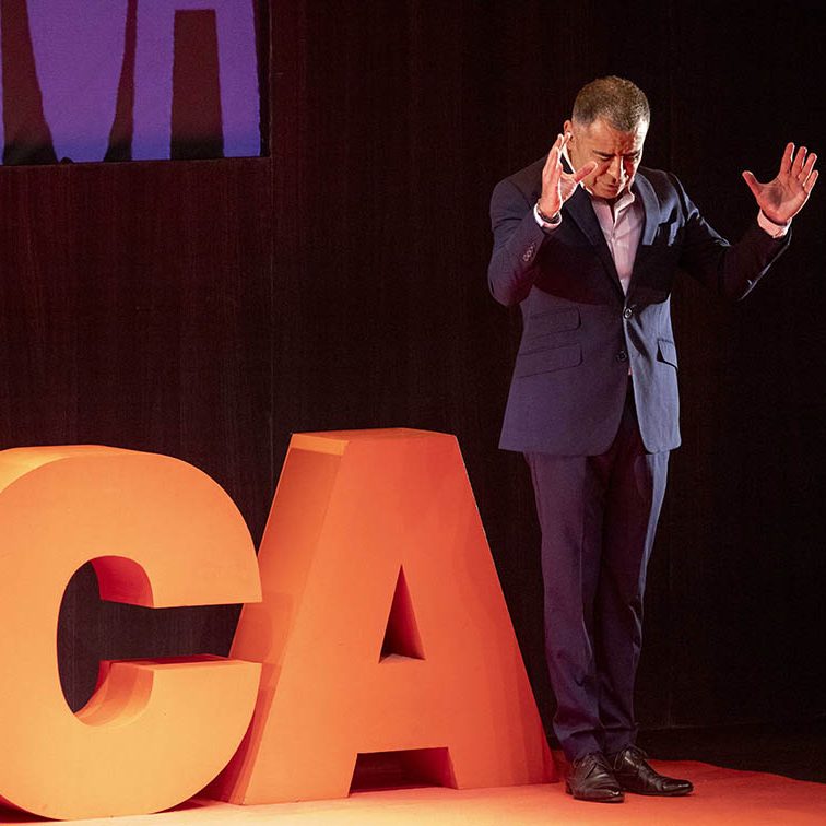 JORGE JAVIER VAZQUEZ PRESENTA DESMONTÁNDO A SÉNECA EL BATEL CARTAGENA