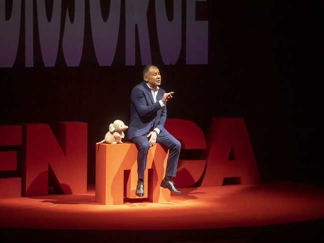 JORGE JAVIER VAZQUEZ PRESENTA DESMONTÁNDO A SÉNECA EL BATEL CARTAGENA