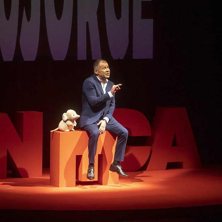 JORGE JAVIER VAZQUEZ PRESENTA DESMONTÁNDO A SÉNECA EL BATEL CARTAGENA