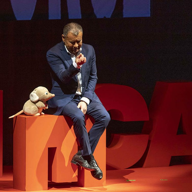 JORGE JAVIER VAZQUEZ PRESENTA DESMONTÁNDO A SÉNECA EL BATEL CARTAGENA