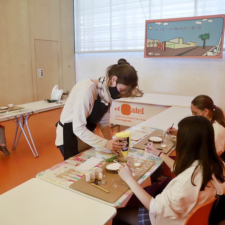 TALLER INFANTIL PUEBLOS NAVIDEÑOS MI PEQUEÑO AUDITORIO EL BATEL CARTAGENA