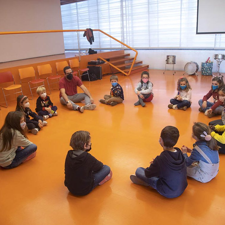 TALLER NAVIDAD BIENVENIDOS A LA PERCUSIÓN CON ALEX DUMDACA MI PEQUEÑO AUDITORIO EL BATEL CARTAGENA