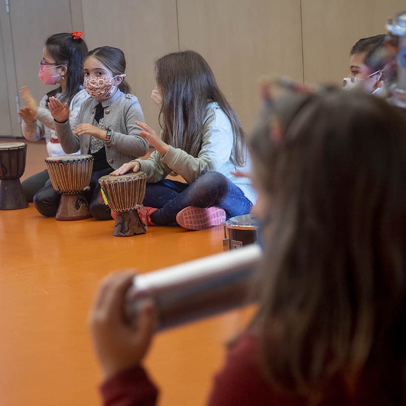 TALLER NAVIDAD BIENVENIDOS A LA PERCUSIÓN CON ALEX DUMDACA MI PEQUEÑO AUDITORIO EL BATEL CARTAGENA
