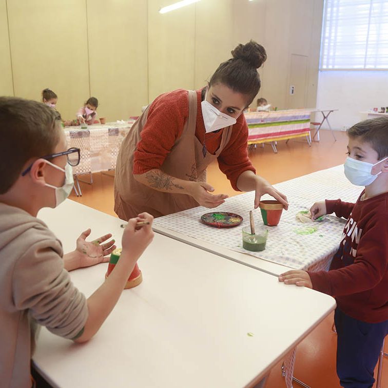TALLER NAVIDAD MI MACETA DE AÑO NUEVO MI PEQUEÑO AUDITORIO EL BATEL CARTAGENA