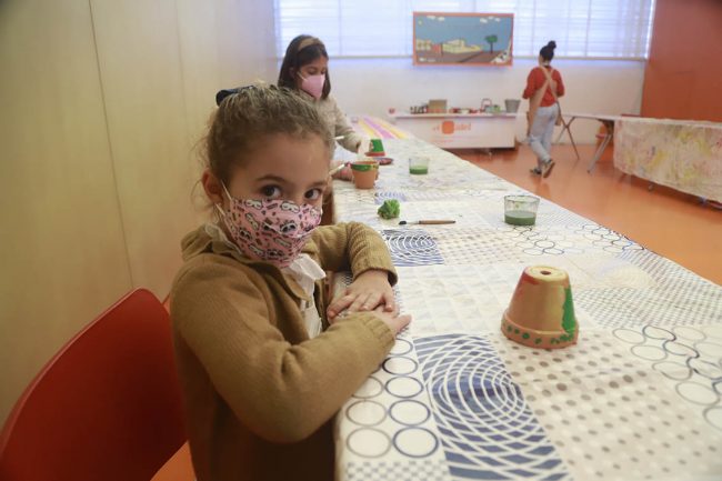 TALLER NAVIDAD MI MACETA DE AÑO NUEVO MI PEQUEÑO AUDITORIO EL BATEL CARTAGENA