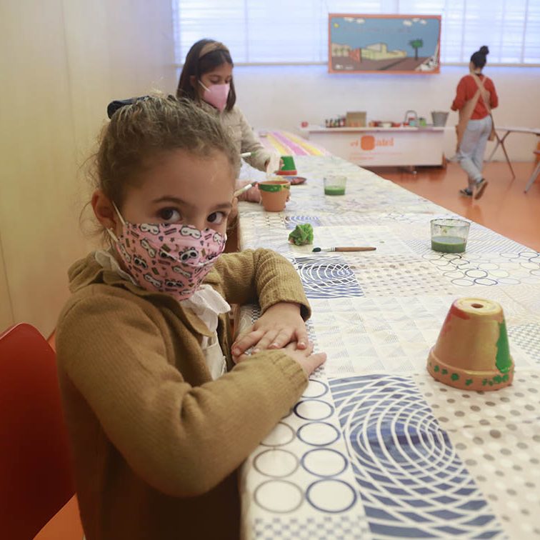 TALLER NAVIDAD MI MACETA DE AÑO NUEVO MI PEQUEÑO AUDITORIO EL BATEL CARTAGENA