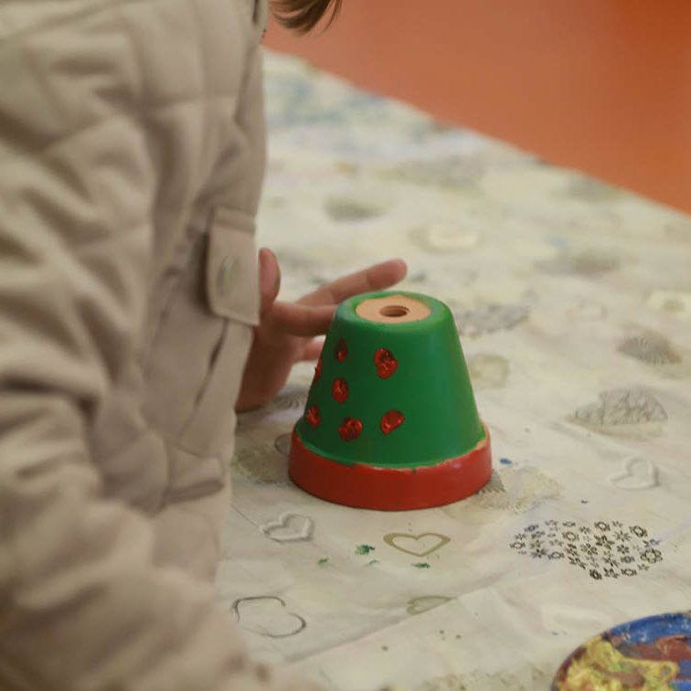 TALLER NAVIDAD MI MACETA DE AÑO NUEVO MI PEQUEÑO AUDITORIO EL BATEL CARTAGENA