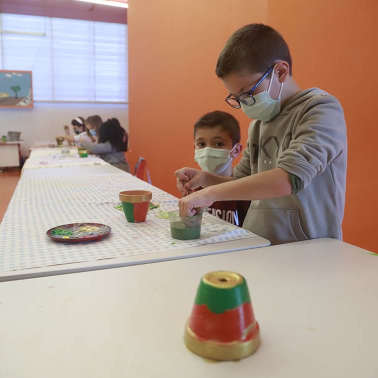 TALLER NAVIDAD MI MACETA DE AÑO NUEVO MI PEQUEÑO AUDITORIO EL BATEL CARTAGENA