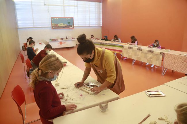 TALLER NAVIDAD ARCILLA SERES MAGICOS MI PEQUEÑO AUDITORIO EL BATEL CARTAGENA