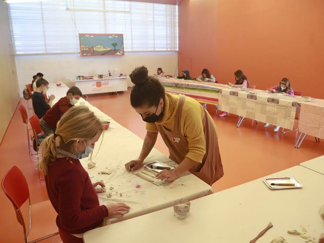 TALLER NAVIDAD ARCILLA SERES MAGICOS MI PEQUEÑO AUDITORIO EL BATEL CARTAGENA