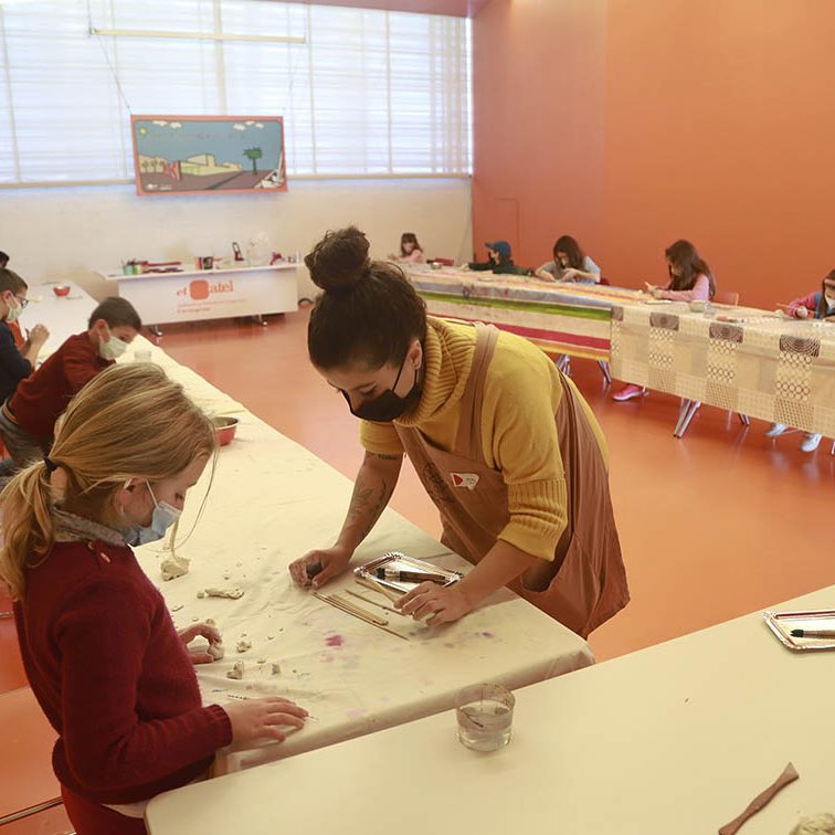 TALLER NAVIDAD ARCILLA SERES MAGICOS MI PEQUEÑO AUDITORIO EL BATEL CARTAGENA