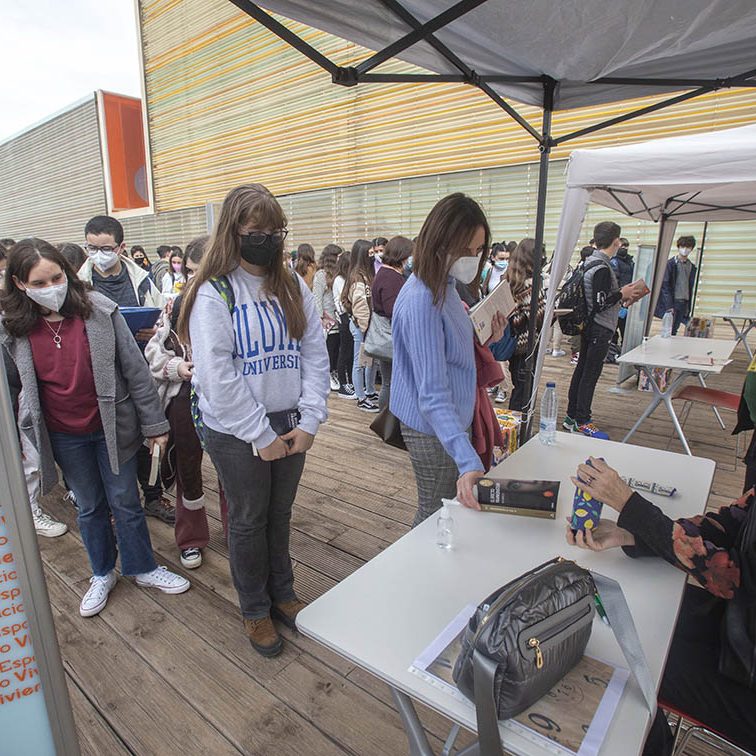 ENCUENTRO CON LAS 3 AUTORAS FINALISTAS DEL PREMIO HACHE 2022 EL BATEL CARTAGENA
