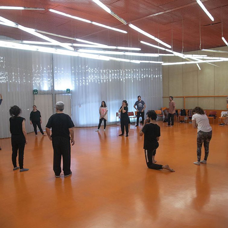 TALLER ESCUELA INTERNACIONAL DE TEATRO DEL MEDITERRANEO CON NORMAN TAYLOR DE LA CALLE A LA ESCENA EL BATEL CARTAGENA