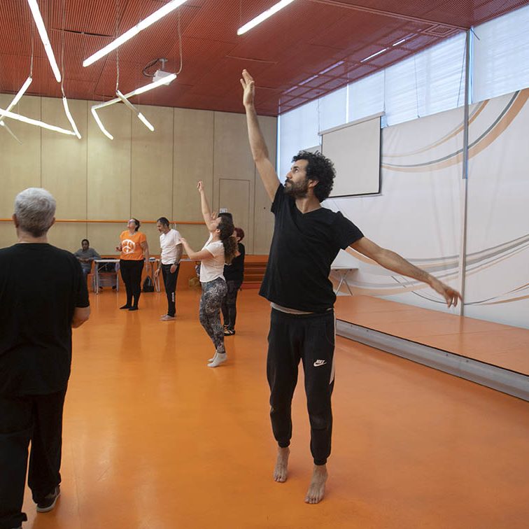 TALLER ESCUELA INTERNACIONAL DE TEATRO DEL MEDITERRANEO CON NORMAN TAYLOR DE LA CALLE A LA ESCENA EL BATEL CARTAGENA