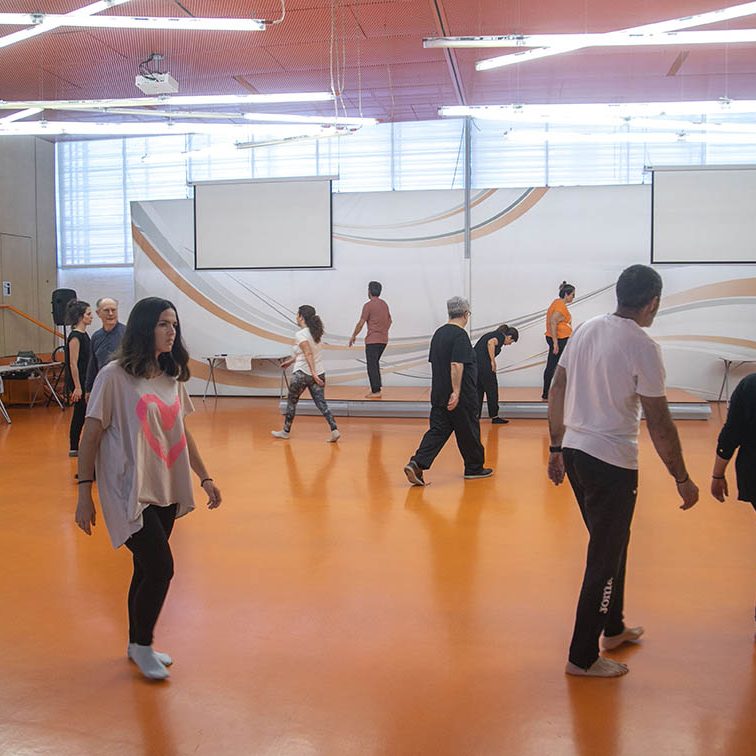 TALLER ESCUELA INTERNACIONAL DE TEATRO DEL MEDITERRANEO CON NORMAN TAYLOR DE LA CALLE A LA ESCENA EL BATEL CARTAGENA