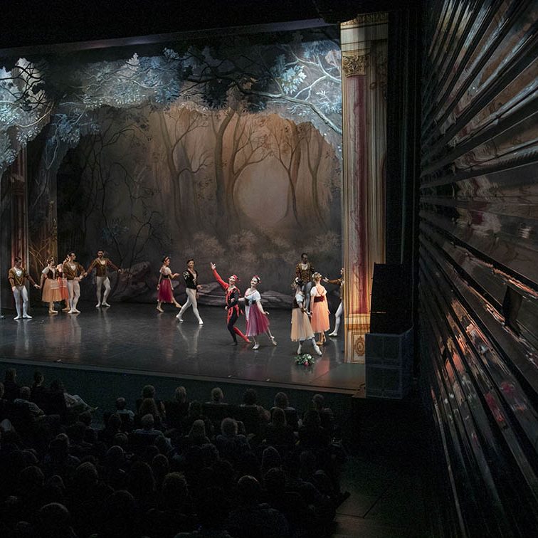 LAGO DE LOS CISNES POR EL INTERNATIONAL BALLET COMPANY MOLDAVIA EL BATEL CARTAGENA