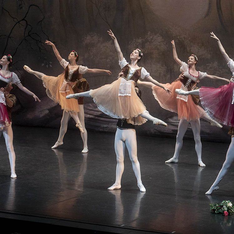 LAGO DE LOS CISNES POR EL INTERNATIONAL BALLET COMPANY MOLDAVIA EL BATEL CARTAGENA