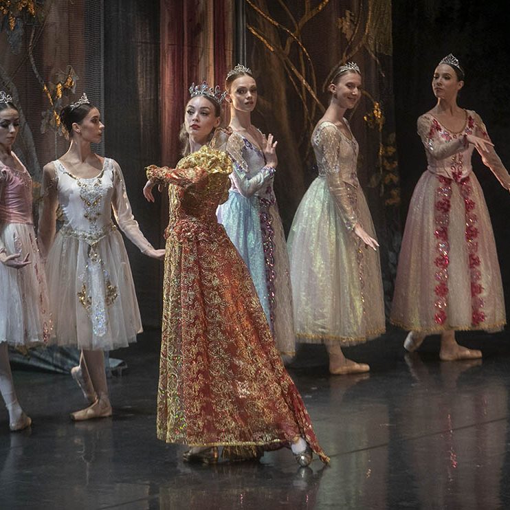 LAGO DE LOS CISNES POR EL INTERNATIONAL BALLET COMPANY MOLDAVIA EL BATEL CARTAGENA