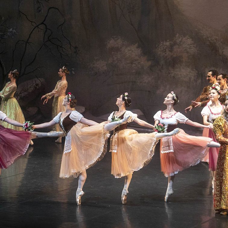 LAGO DE LOS CISNES POR EL INTERNATIONAL BALLET COMPANY MOLDAVIA EL BATEL CARTAGENA