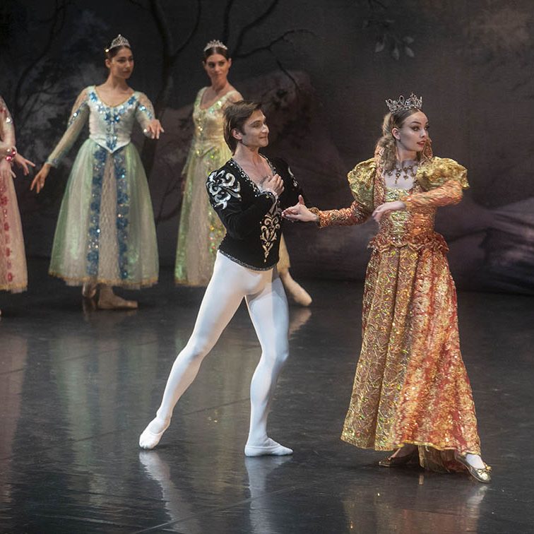 LAGO DE LOS CISNES POR EL INTERNATIONAL BALLET COMPANY MOLDAVIA EL BATEL CARTAGENA