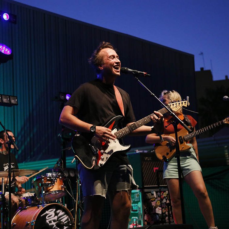 NIÑA POLACA EN LAS XTRAORDINARY NIGHTS EL BATEL CARTAGENA