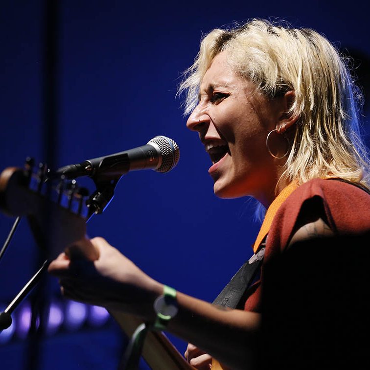 NIÑA POLACA EN LAS XTRAORDINARY NIGHTS EL BATEL CARTAGENA