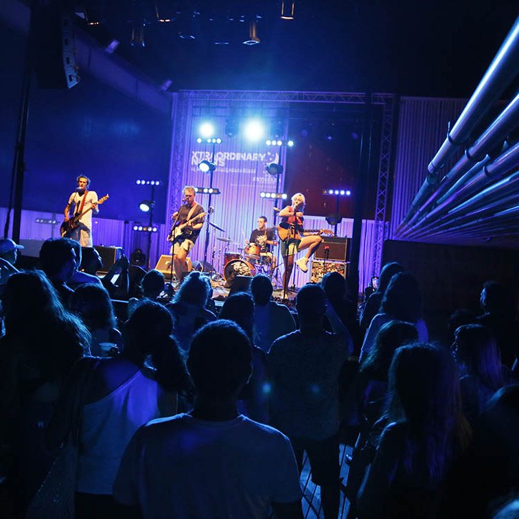 NIÑA POLACA EN LAS XTRAORDINARY NIGHTS EL BATEL CARTAGENA