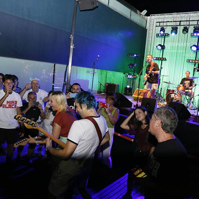 NIÑA POLACA EN LAS XTRAORDINARY NIGHTS EL BATEL CARTAGENA