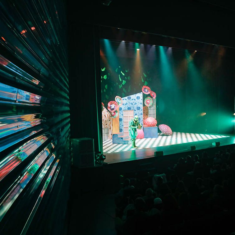 ALICIA EN EL MUSICAL DE LAS MARAVILLAS EL BATEL CARTAGENA