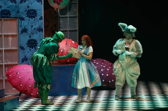 ALICIA EN EL MUSICAL DE LAS MARAVILLAS ALICIA EN EL MUSICAL DE LAS MARAVILLAS EL BATEL CARTAGENA