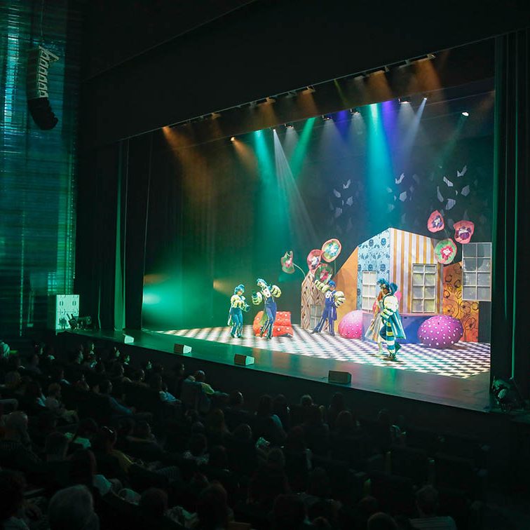 ALICIA EN EL MUSICAL DE LAS MARAVILLAS EL BATEL CARTAGENA