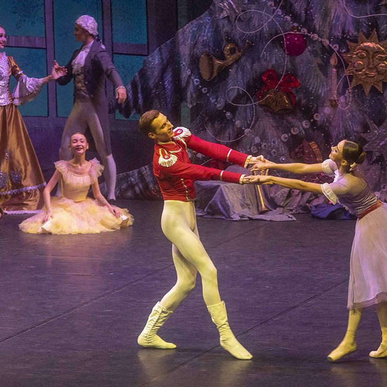 EL CASCANUECES POR EL BALLET DE KIEV EL BATEL CARTAGENA