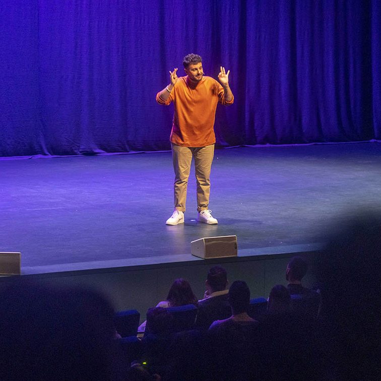 JUAN AMADEO PRESENTA AVANGELIO EL BATEL CARTAGENA