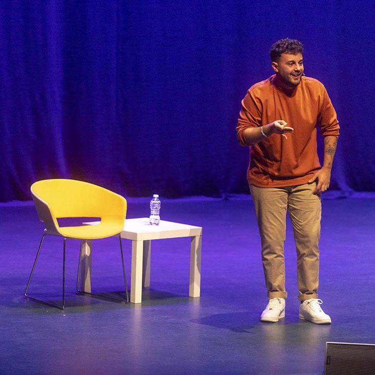 JUAN AMADEO PRESENTA AVANGELIO EL BATEL CARTAGENA