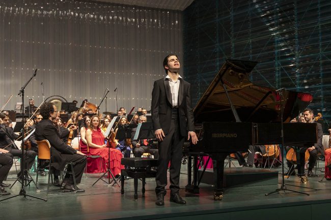 XXV EDICIÓN CONCIERTO EXTRAORDINARIO ENTRE CUERDAS Y METALES XXV EDICIÓN CONCIERTO EXTRAORDINARIO ENTRE CUERDAS Y METALES EL BATEL CARTAGENA