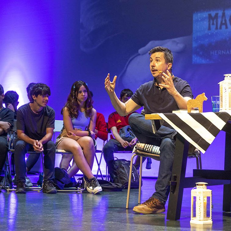 ENCUENTRO CON LOS 3 AUTORES FINALISTAS PREMIOS HACHE 2023 EL BATEL CARTAGENA